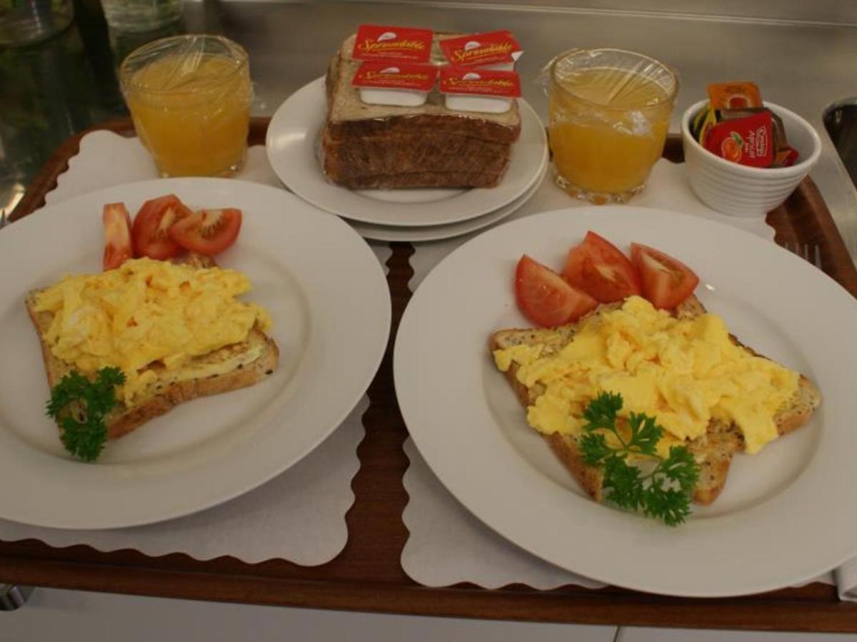 Pukekura Motor Lodge New Plymouth Exteriér fotografie Scrambled eggs on toast