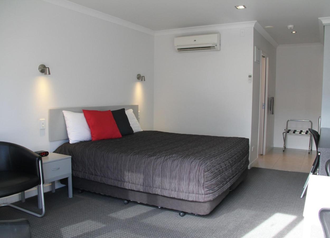 Pukekura Motor Lodge New Plymouth Exteriér fotografie A typical motel room