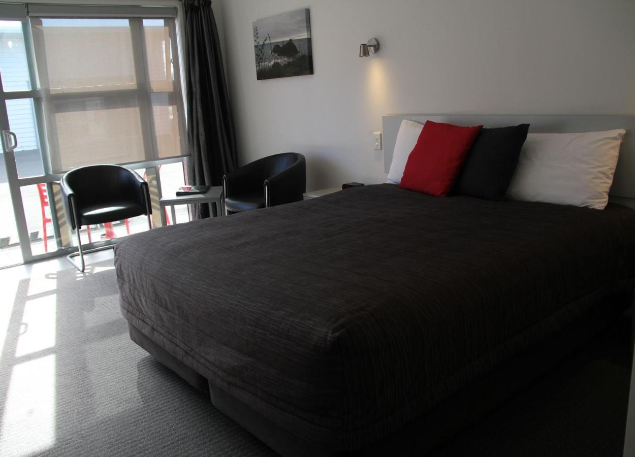Pukekura Motor Lodge New Plymouth Exteriér fotografie A room at the hotel
