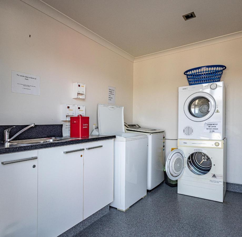 Pukekura Motor Lodge New Plymouth Exteriér fotografie Laundry facilities at the University of Otago