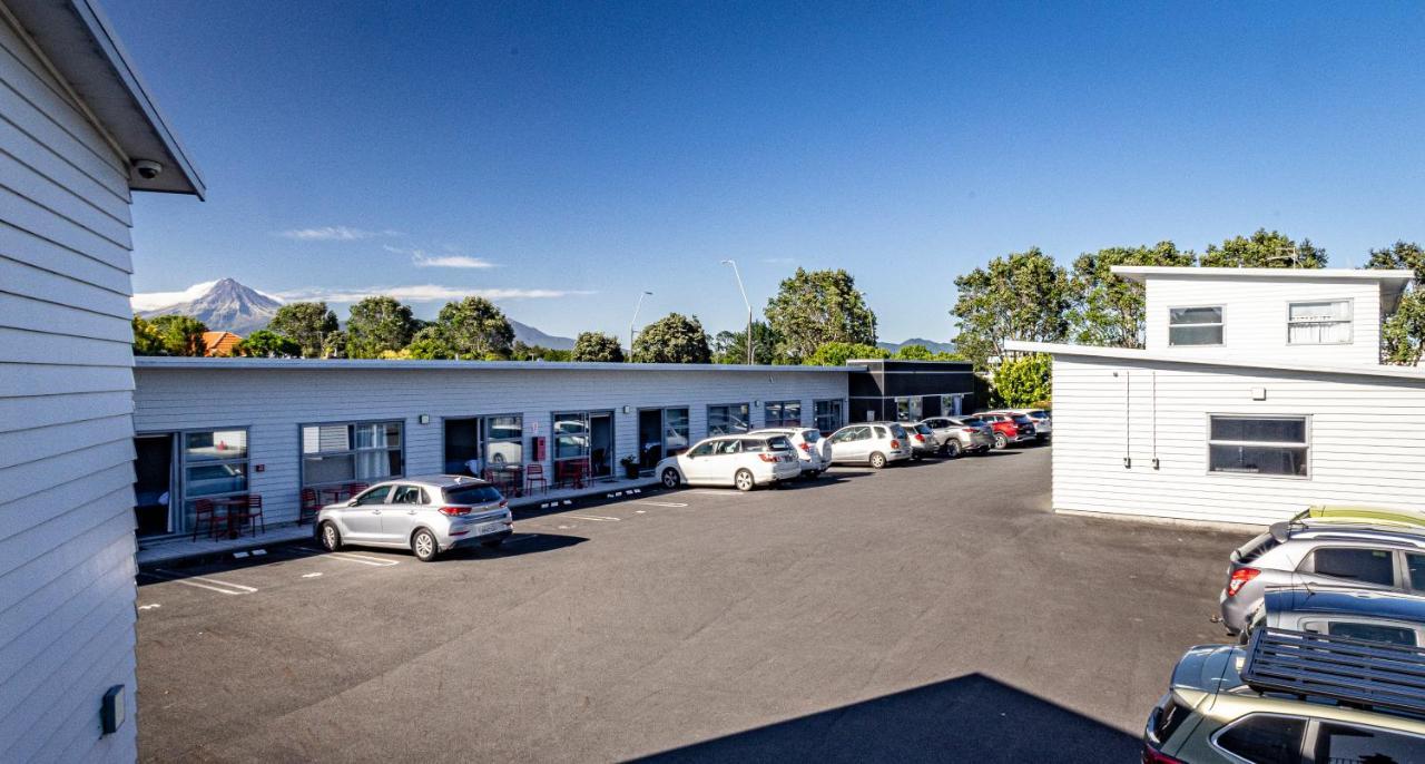 Pukekura Motor Lodge New Plymouth Exteriér fotografie The school's main building