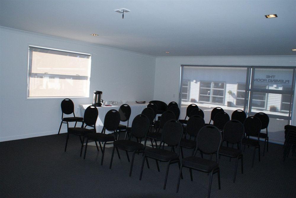 Pukekura Motor Lodge New Plymouth Exteriér fotografie The boardroom